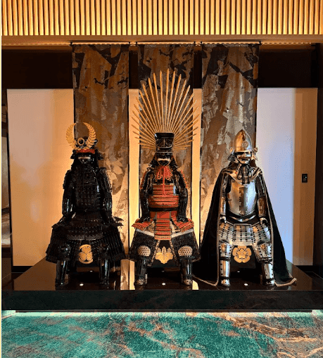Visuel de 3 armures de samurai à Nagoya.