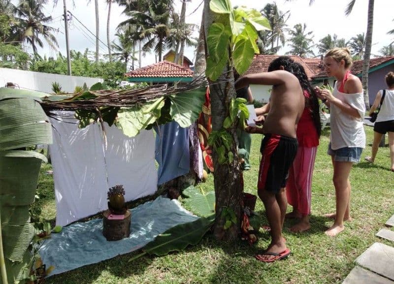 lequipe-de-shanti-travel-colombo-construit-sa-maison-au-sri-lanka.htm