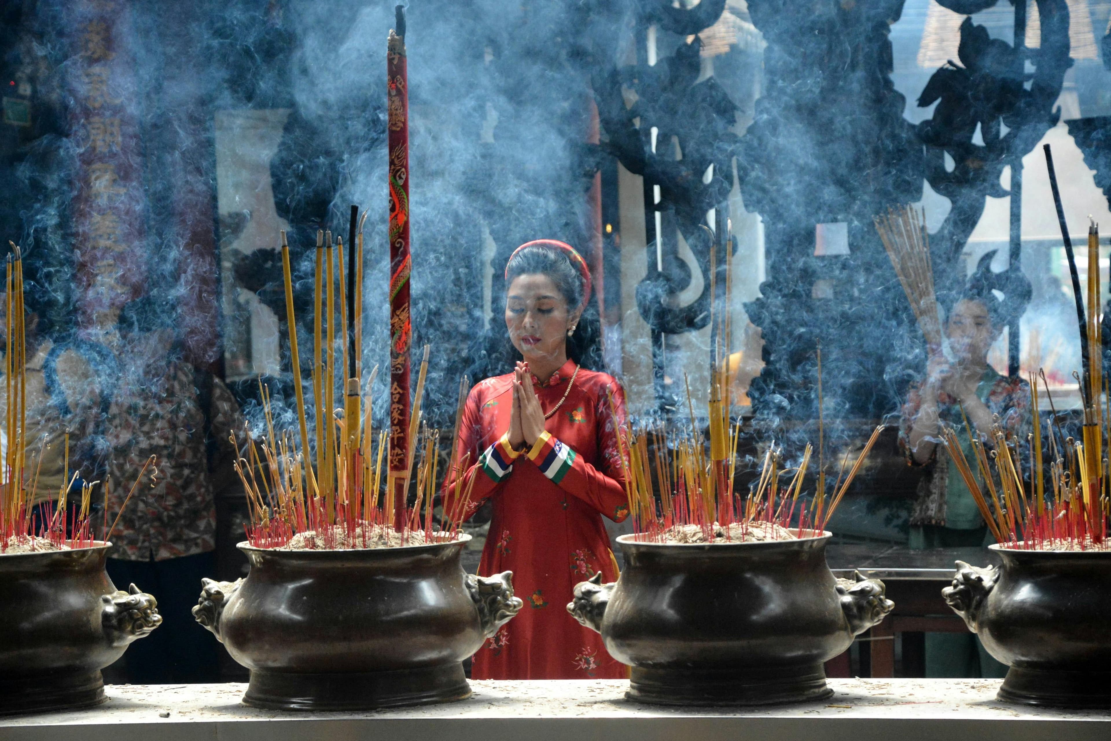 Quelles sont les religions au Vietnam ? Guide complet pour comprendre les croyances et pratiques locales